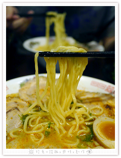 [台南食記] 九州麵屋深夜食堂~賣到凌晨兩點！自製麵條與天然湯頭！奶油玉米拉麵&辣味噌拉麵‧叉燒肉片群起圍攻！