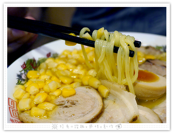 [台南食記] 九州麵屋深夜食堂~賣到凌晨兩點！自製麵條與天然湯頭！奶油玉米拉麵&辣味噌拉麵‧叉燒肉片群起圍攻！