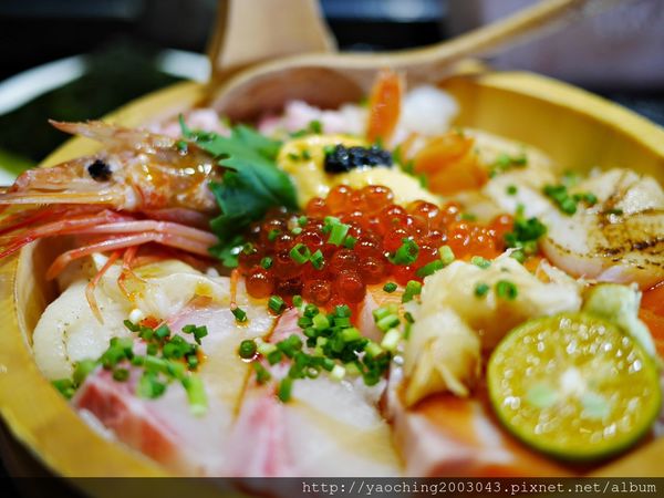 高雄三民區- 福川町-滿盛爆料的海鮮丼上桌囉
