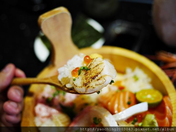 高雄三民區- 福川町-滿盛爆料的海鮮丼上桌囉