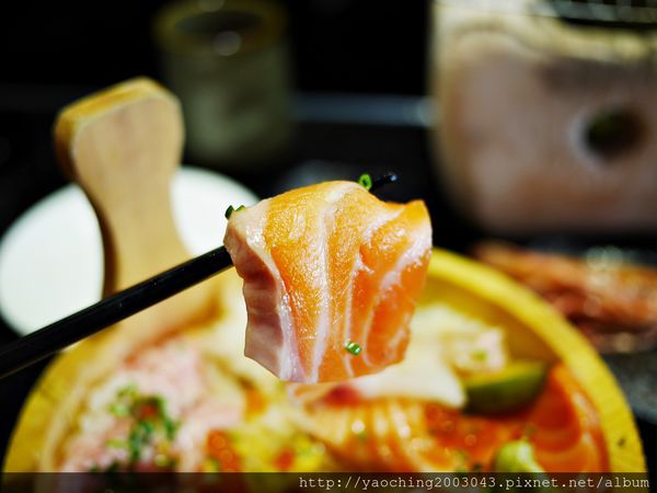 高雄三民區- 福川町-滿盛爆料的海鮮丼上桌囉