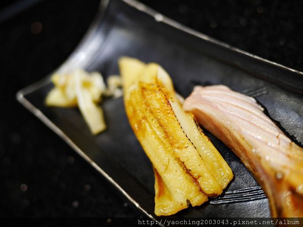 高雄三民區- 福川町-滿盛爆料的海鮮丼上桌囉