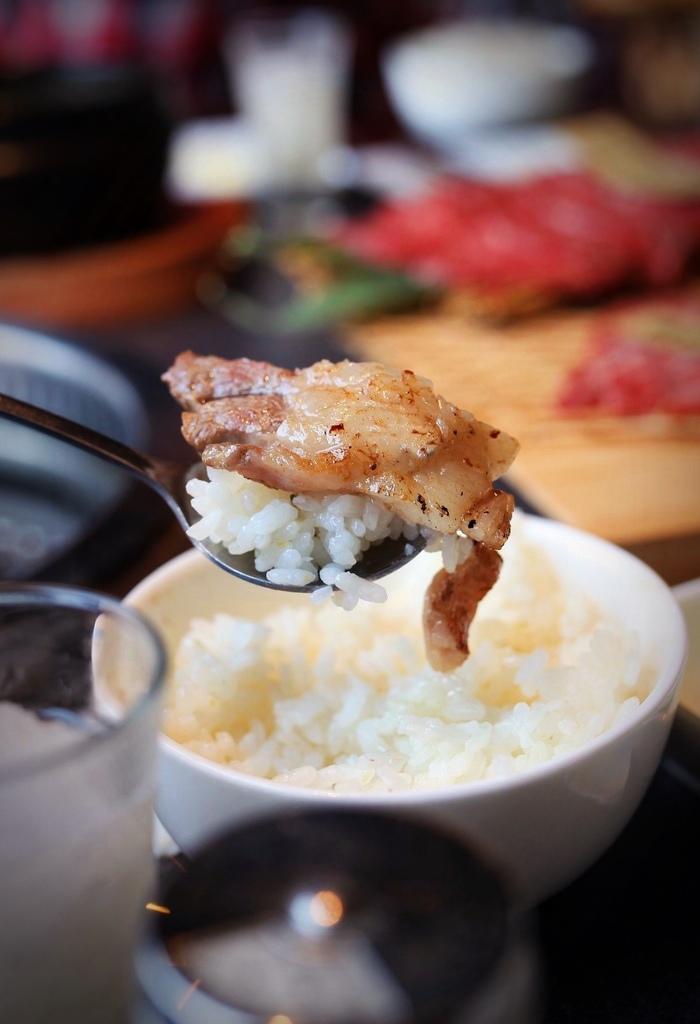 【高雄】牧島燒肉│驚心動魄燒肉宴│大魯閣草衙道．桑尼瘦不了