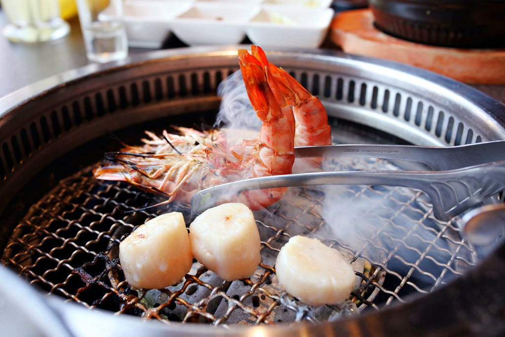 【高雄】牧島燒肉│驚心動魄燒肉宴│大魯閣草衙道．桑尼瘦不了