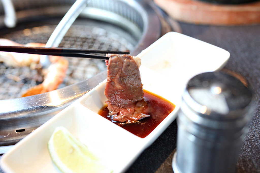 【高雄】牧島燒肉│驚心動魄燒肉宴│大魯閣草衙道．桑尼瘦不了