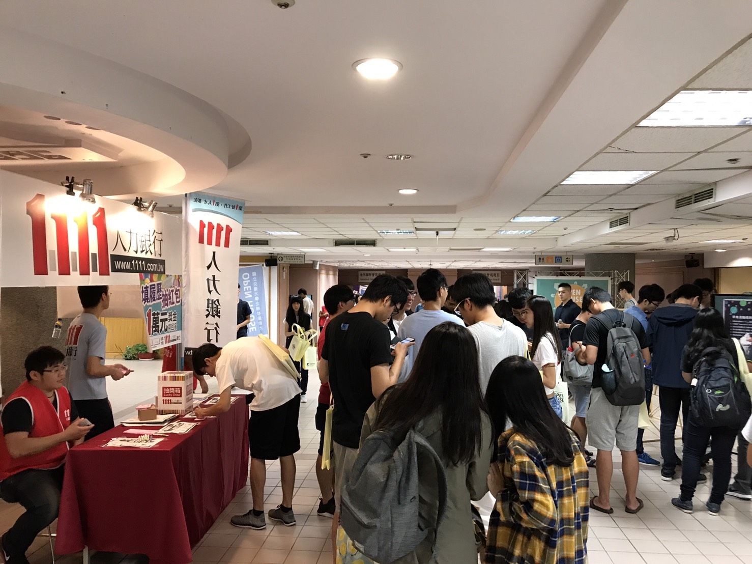 提早卡位！交大研替就業博覽會 1111抽萬元獎金 學生爆場-交大