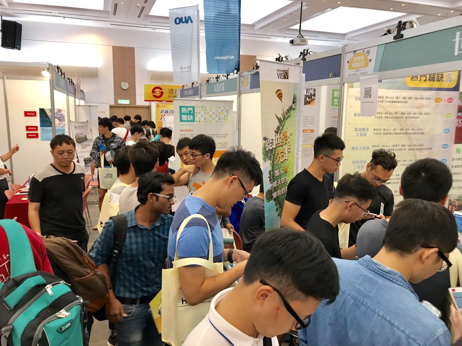 研替末班車 員額減！3成2企業受衝擊 提早招聘另闢徵才管道-交大