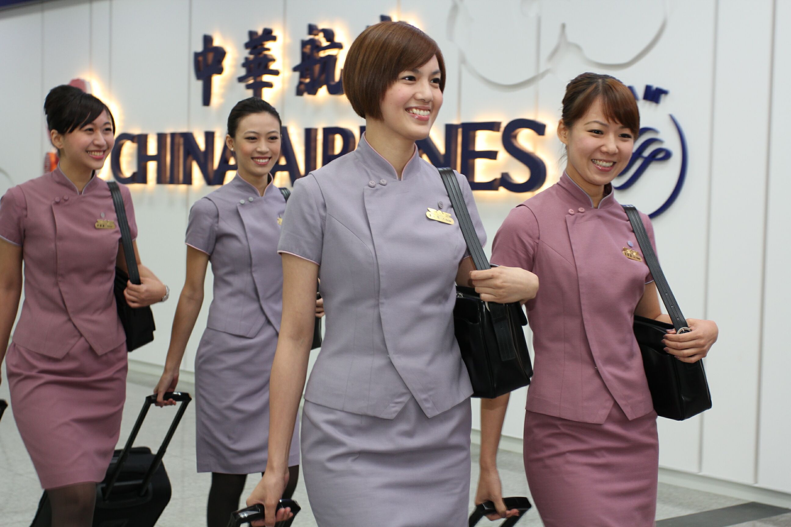 华航招募 400 名空服员 薪上看50k